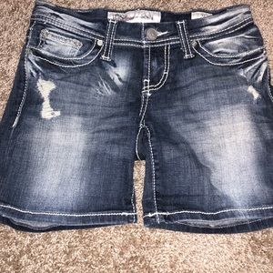 Women’s BKE shorts size 24💙